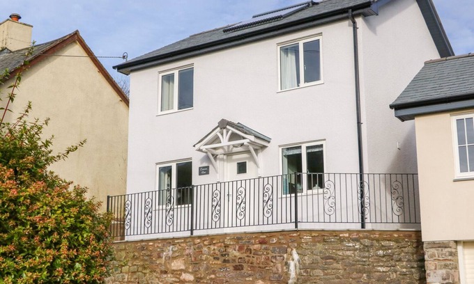South Molton House | EXMOOR VIEW, pet friendly, character holiday cottage in North Molton