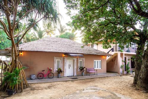 Hikkaduwa Resort | Exotica Bungalows