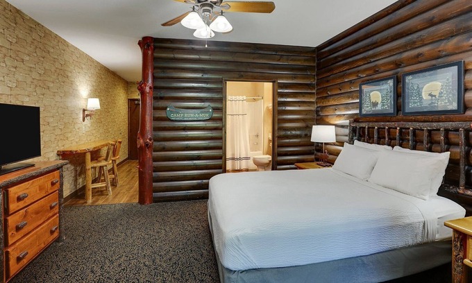 Columbia Hotel | Expanded Queen with Kitchen & Closet! Stoney Creek Columbia | 2 Units