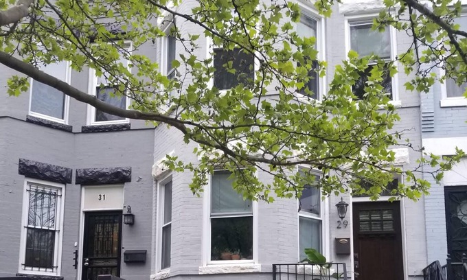 Eckington House | Expansive 3-Bedroom Home-w/King bed-Close to National Mall