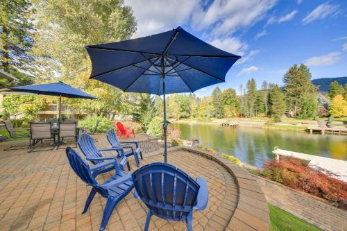 Sagle House | Expansive Waterfront Escape with Kayaks and SUPs!