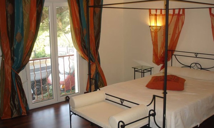 Six-Fours-les-Plages Hotel | Experience Six Fours Les Plages in Style! Pets are Welcome Here!
