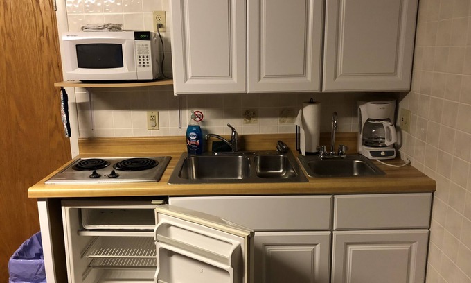 Canistota Apartment | Experience an American Villageš»In a Unique Retreat!