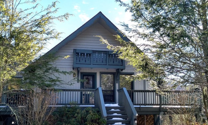Sky Valley Ski Chalet | Experience Breathtaking Sky Valley & the Northeast Georgia Mountains!