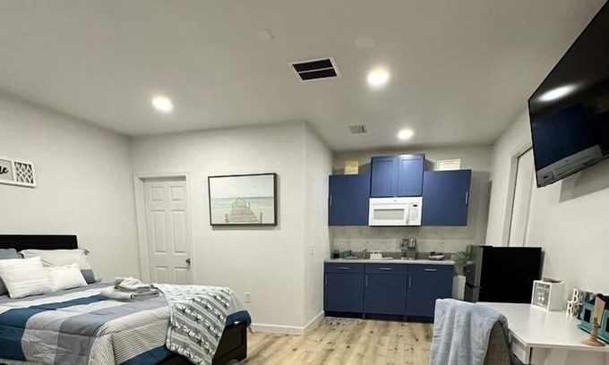 New Port Richey Apartment | "Experience comfort and convenience in our beach vibes guest house!”