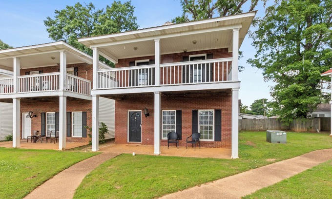 Tuscaloosa House | Experience Comfort at Banks's Brook House
