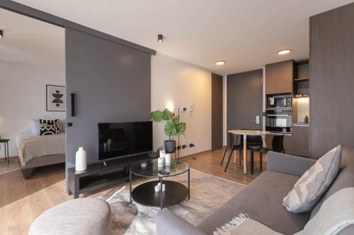 El Golf Apartment | Experience comfort and spaciousness in Las Condes