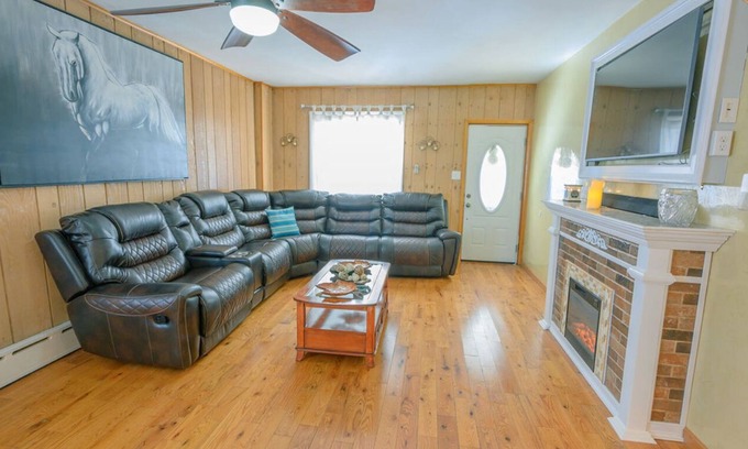 Limekiln House | Experience comfort near entertainment! 5-min drive to Santander Arena