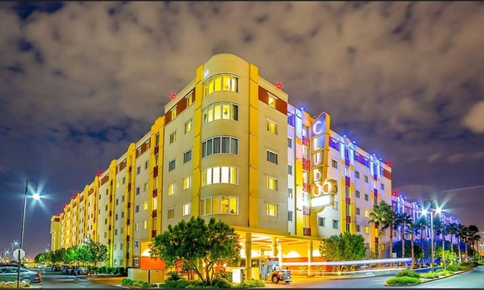 Paradise Resort | Experience energy of Las Vegas| Just you or the entire family| luxury condo unit