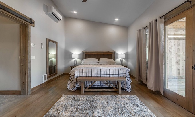Coram Condo | Experience Glacier In Luxury - 10-min to GNP- 2 bd/2ba & Private Hot Tub #4-3