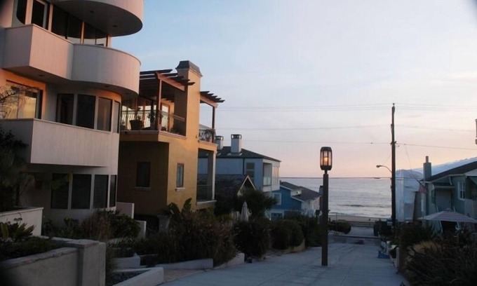 The Strand House | Experience life at sea level in Manhattan Beach in an ocean view guest house