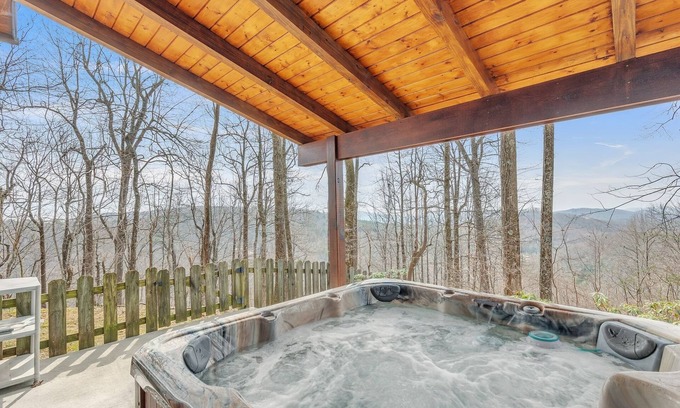 Lynn Cabin | Experience Luxury at The Sanctuary in Hendersonville by Sunscape Property Management
