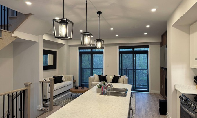 Georgian Bay House | Experience Luxury at our Stunning 3-Bedroom Golf /pool Resort!