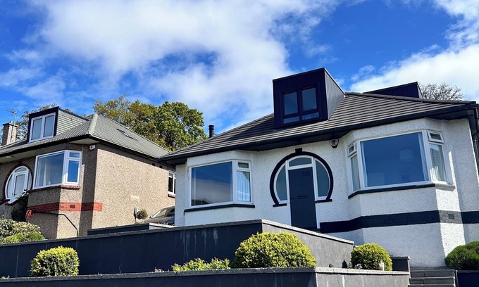 Ellemford House | Experience Luxury: Stunning 5-Bed Airbnb in the Heart of Enchanting Edinburgh