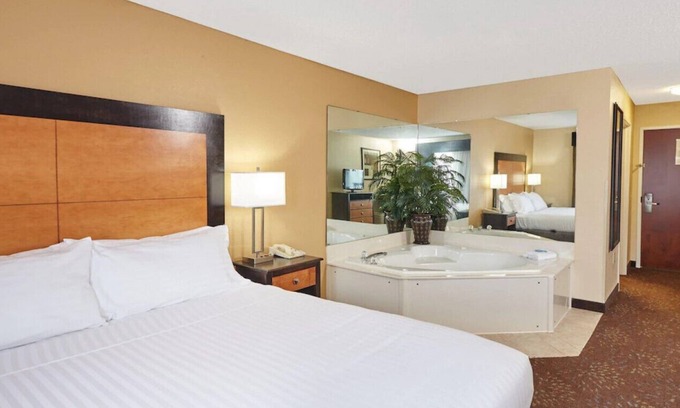 Buford House | Experience Luxury in Suite W/ Whirlpool Tub!