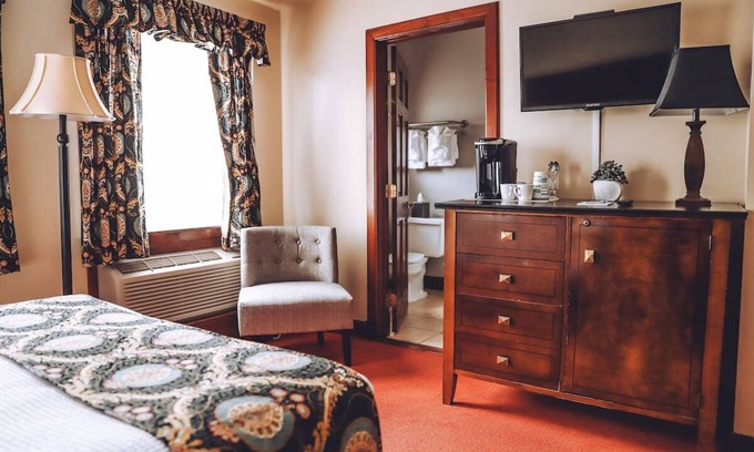 Milford House | Experience Milford’s Beauty! Central Location & Complimentary Breakfast