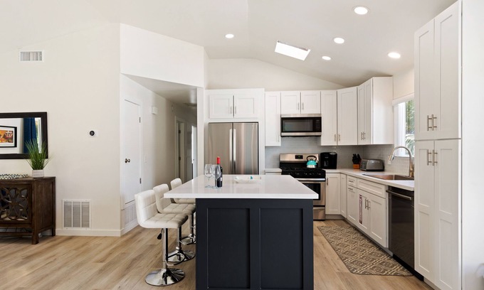Little Tuscany House | Experience Modern Luxury at Desert Hideaway