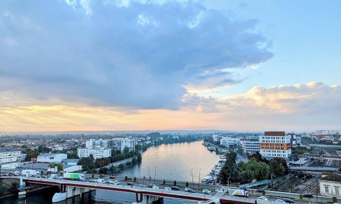 Les Gondoles Apartment | Experience Parisian Living with Breathtaking Seine Views! π4-8 People Family