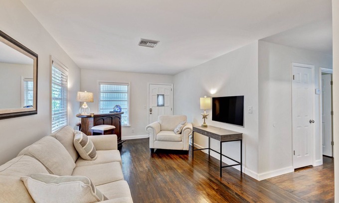 Parker Ridge House | Experience Serene Living: Charming 3/1 Home Walk to New Public Golf Course WPB!"