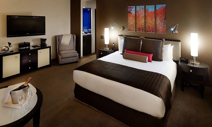 Rose Hill Hotel | Experience The Big Apple In Style! 3 Modish Units, Walks to NYC Iconic Spots