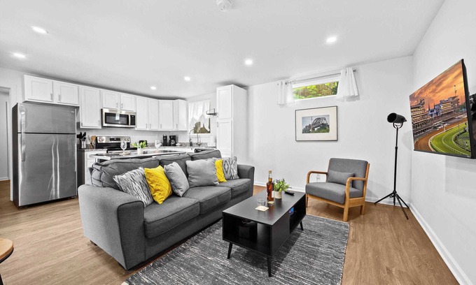 Phoenix Hill Apartment | Experience the Unique Re-Nu Shipping Container #5