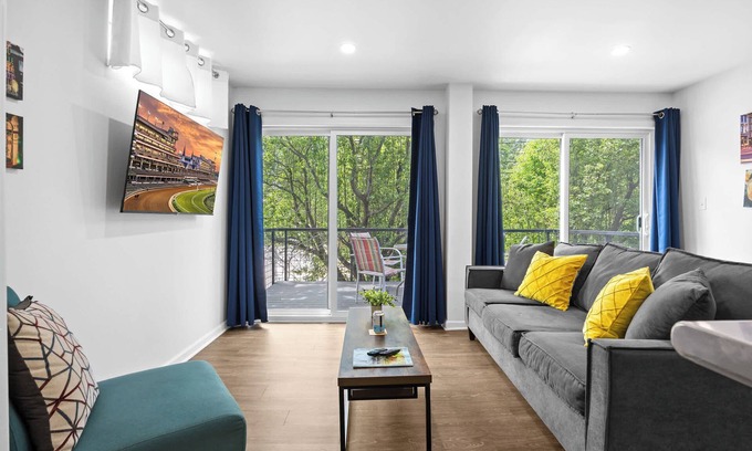 Phoenix Hill Apartment | Experience the Unique Re-Nu Shipping Container #6