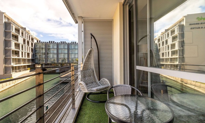Victoria and Alfred Waterfront Apartment | Experience Uninterrupted Comfort Fully Furnished 2br Flat Free From Loadsheding