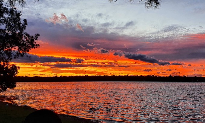 Chain Valley Bay House | Experience Waterfront Paradise at Our Sunset Lakehouse