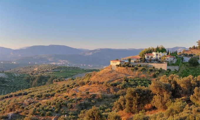 Agios Myronas Apartment | EXPLOR Mansion - Inclusive Experience