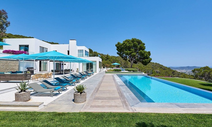 Sant Josep de sa Talaia Villa | Exquisite Ibiza Villa | Villa Moody | 6 Bedrooms | Spacious Furnished Sun.