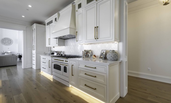 Stevensville Villa | Exquisite 14,000 sq ft Waterfront Mansion with Pool