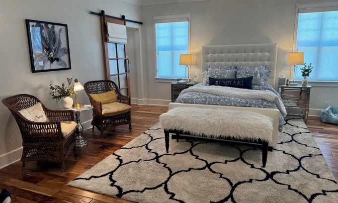 Newhall House | Exquisite 3 -Bedroom Home with pool in Tranquil Neighborhood of Newhall SCV