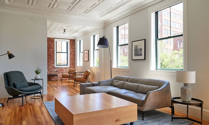 Old Port Condo | Exquisite 3-Bedroom Urban Home in the Old Port