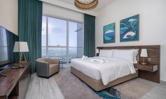 Dubai Internet City Apartment | Exquisite Apartment Minutes Away from the Beach