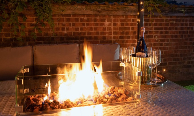 Penylan Apartment | Exquisite Cardiff Apartments- with Garden Lounge & Games Room