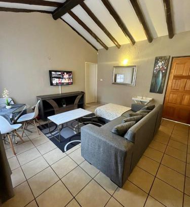 Centurion Apartment | Exquisite cottage in Doringkloof