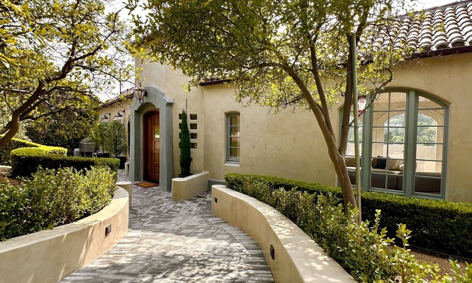 Hollywood Hills Villa | Exquisite Hollywood Hills Retreat