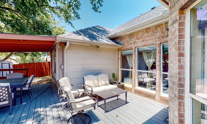 Midlothian House | Exquisite home with pool, patio, enclosed yard, full kitchen, central AC & W/D