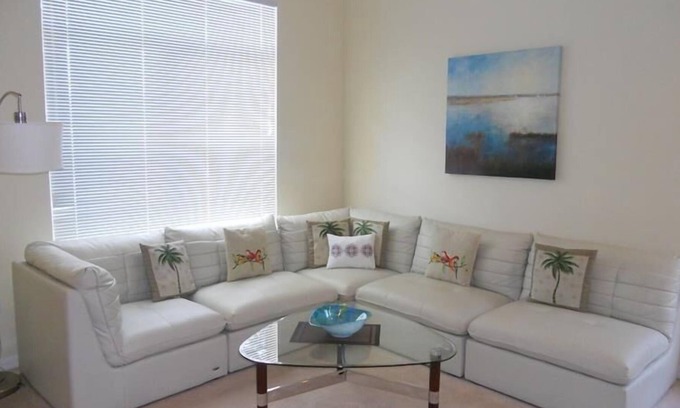 Marbella House | Exquisite Luxury Villa in Marbella, Davenport 5BR / 3.5BA