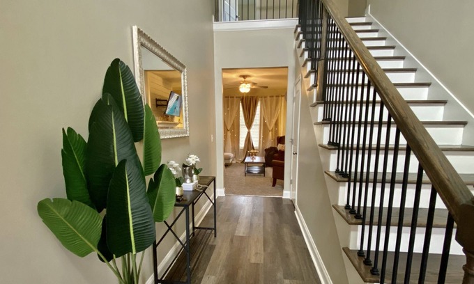 Hampton House | Exquisite New 4BR Home 29 min from Airport
