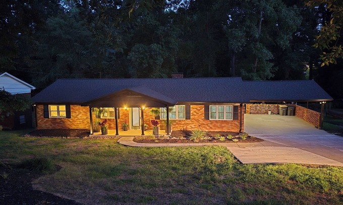 Kannapolis House | Exquisite, newly renovated, large home near I-85