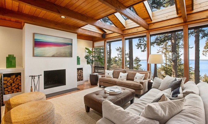 Freeland House | Exquisite oceanfront home with balcony, gym, & washer/dryer