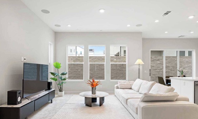 Foothill Ranch House | Exquisite Retreat on Pin Ln #41790