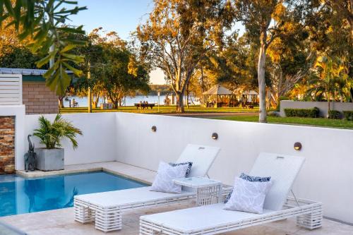 Noosaville House | Exquisite Riverside Living, Noosaville
