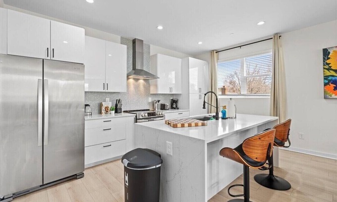 North Charlotte Apartment | Exquisite Room near Charlotte Spectrum Center