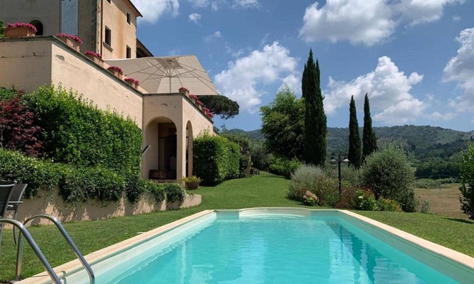 Lamporecchio Villa | Exquisite Villa in Lamporecchio with Private Pool