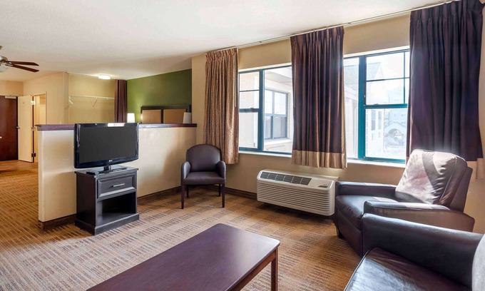 Schaumburg Hotel | Extended Stay America Suites Chicago Woodfield Mall