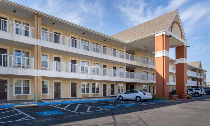 Tulsa Hotel | Extended Stay America Suites Tulsa Central