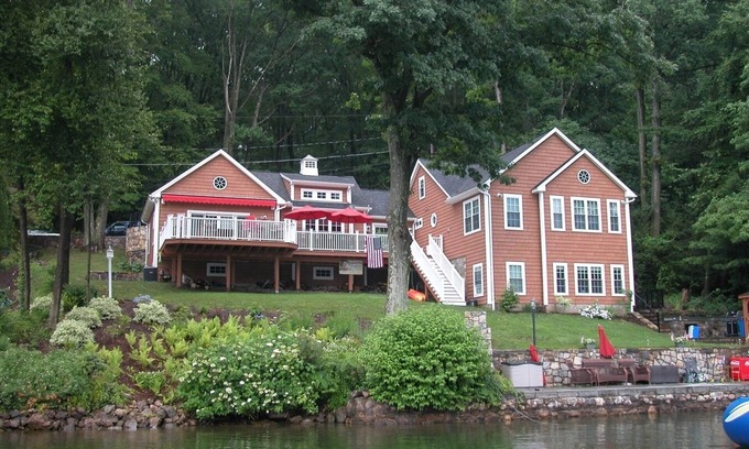 Danbury House | Extraordinary Candlewood Lake home in Danbury CT