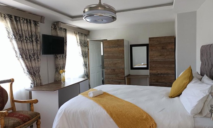 Pinetown House | EYEZULU Guesthouse